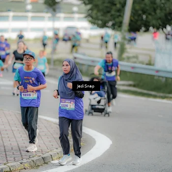 Runner Photo 8326811