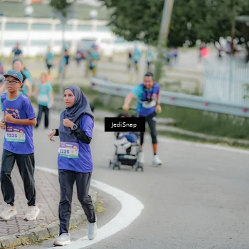 Runner Photo 8326819