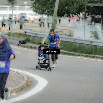 Runner Photo 8326820