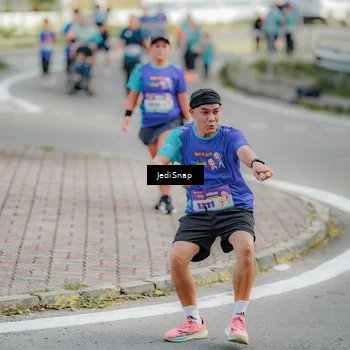 Runner Photo 8326845