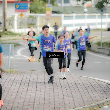 Runner Photo 8326898