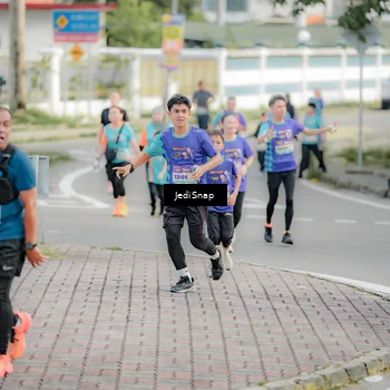 Runner Photo 8326899