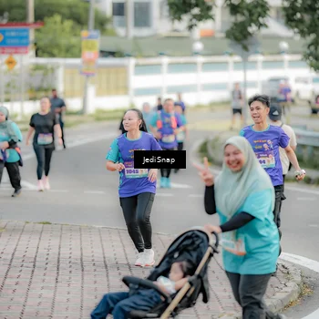 Runner Photo 8326911