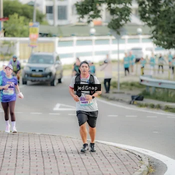 Runner Photo 8326992