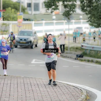 Runner Photo 8326994