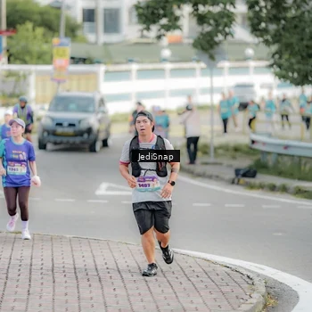 Runner Photo 8326996