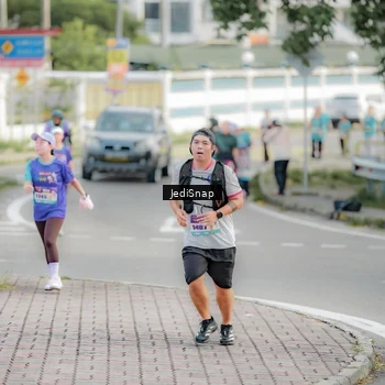 Runner Photo 8326997