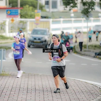 Runner Photo 8326999