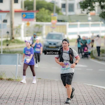 Runner Photo 8327003