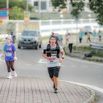 Runner Photo 8327011