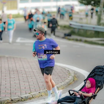 Runner Photo 8327039