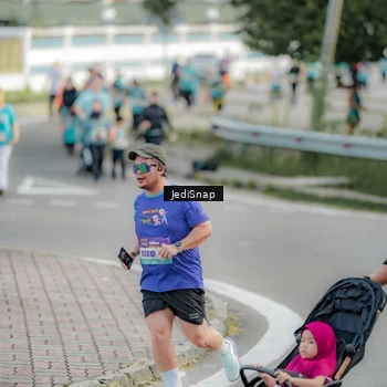 Runner Photo 8327044