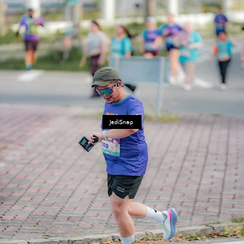 Runner Photo 8327049