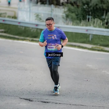 Runner Photo 8327171