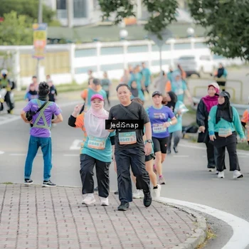 Runner Photo 8327201