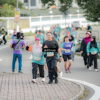Runner Photo 8327203
