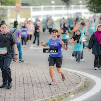 Runner Photo 8327223