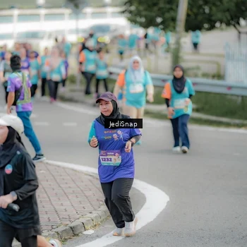 Runner Photo 8327300