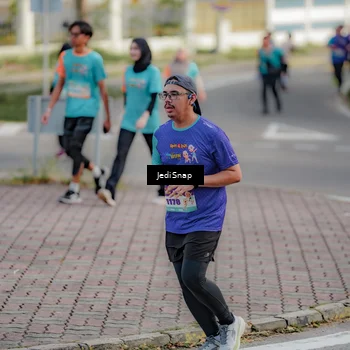 Runner Photo 8327569