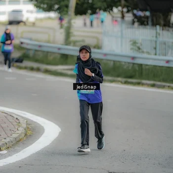 Runner Photo 8327751