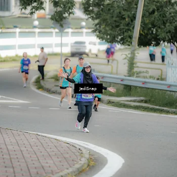 Runner Photo 8327758