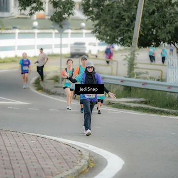 Runner Photo 8327765