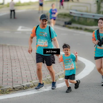 Runner Photo 8327820