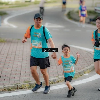 Runner Photo 8327824