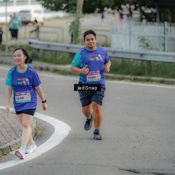 Runner Photo 8327883