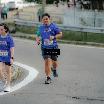 Runner Photo 8327910