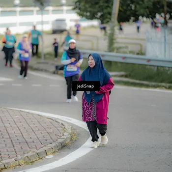 Runner Photo 8327912
