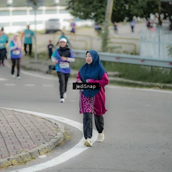 Runner Photo 8327921