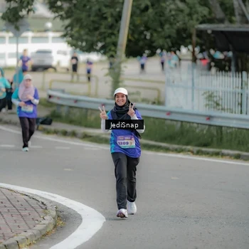 Runner Photo 8327942