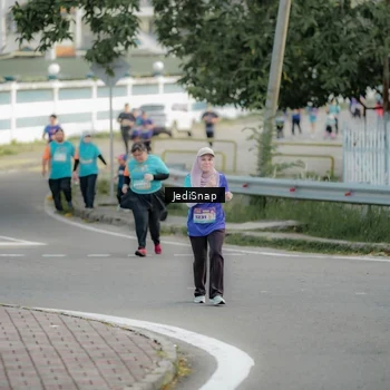 Runner Photo 8328001