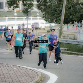 Runner Photo 8328020