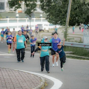 Runner Photo 8328021