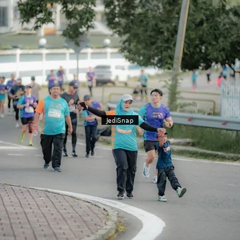 Runner Photo 8328030