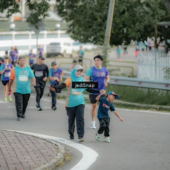 Runner Photo 8328033