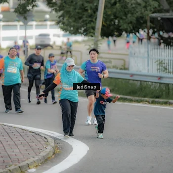 Runner Photo 8328041
