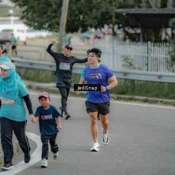 Runner Photo 8328056