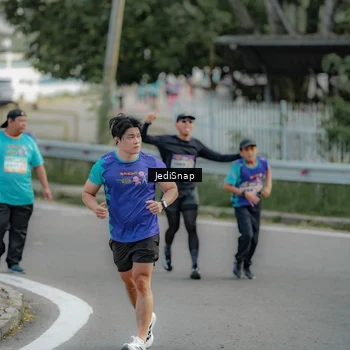 Runner Photo 8328063