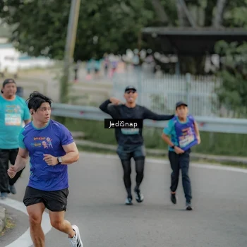 Runner Photo 8328075
