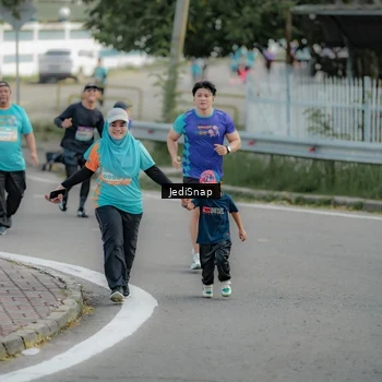 Runner Photo 8328076