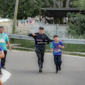 Runner Photo 8328077