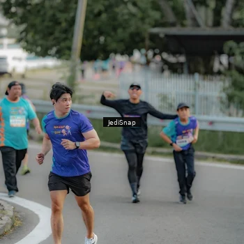 Runner Photo 8328079
