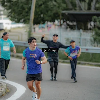 Runner Photo 8328080