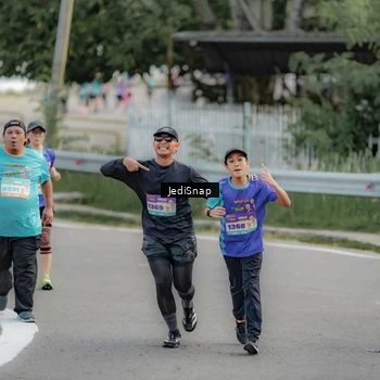 Runner Photo 8328092