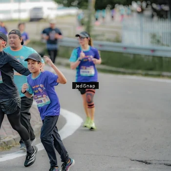 Runner Photo 8328104