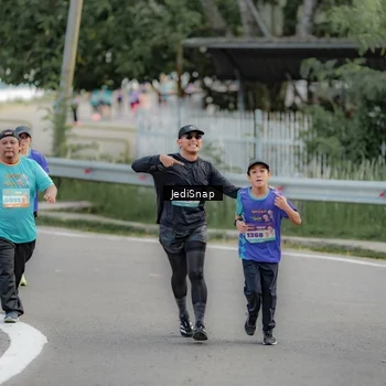 Runner Photo 8328108