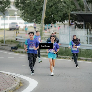 Runner Photo 8328129